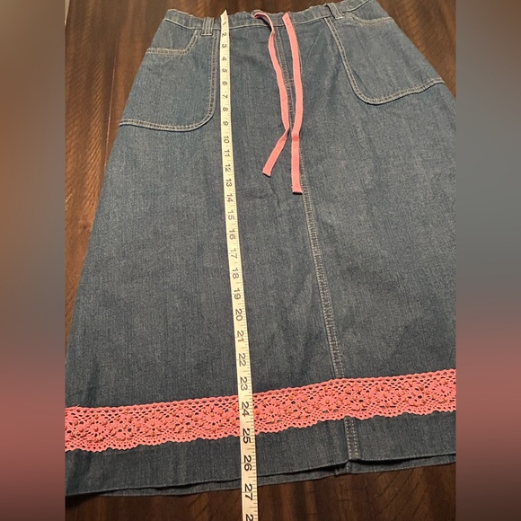 Denim & Co. Midi Pull-On w/Drawstring Waistband Denim Skirt    Size Medium - Picture 6 of 6